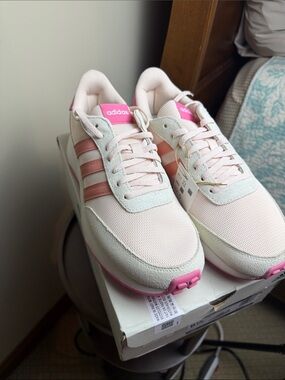 Adidas Women’s Light Pink & Rose Retro Runner Sneakers Run 70s Size 8.5 NWT